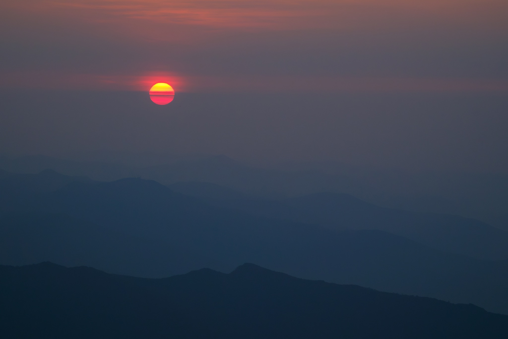 夕日と山並み
